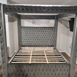 King Bed Castle Bed- Great Condition 🔥