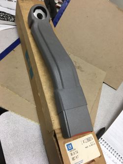 96/05 Chevy Astro buckle oem new gm 12383374