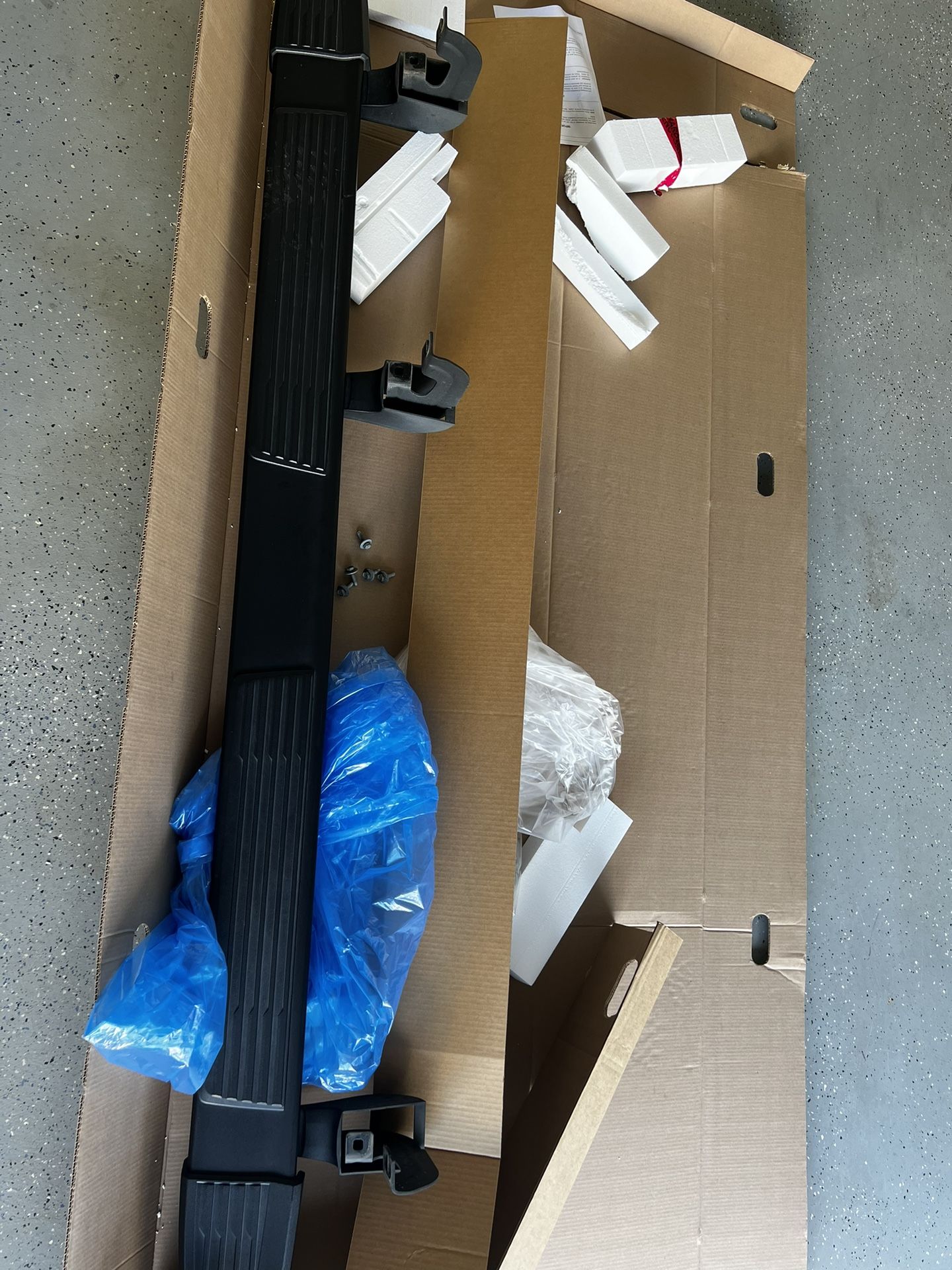 2020 GMC Sierra / Chevy Silverado drivers side Running Board / Side Step