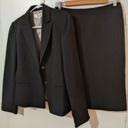 Navy Blue Pinstripe Women's Suit Set (Size 6)