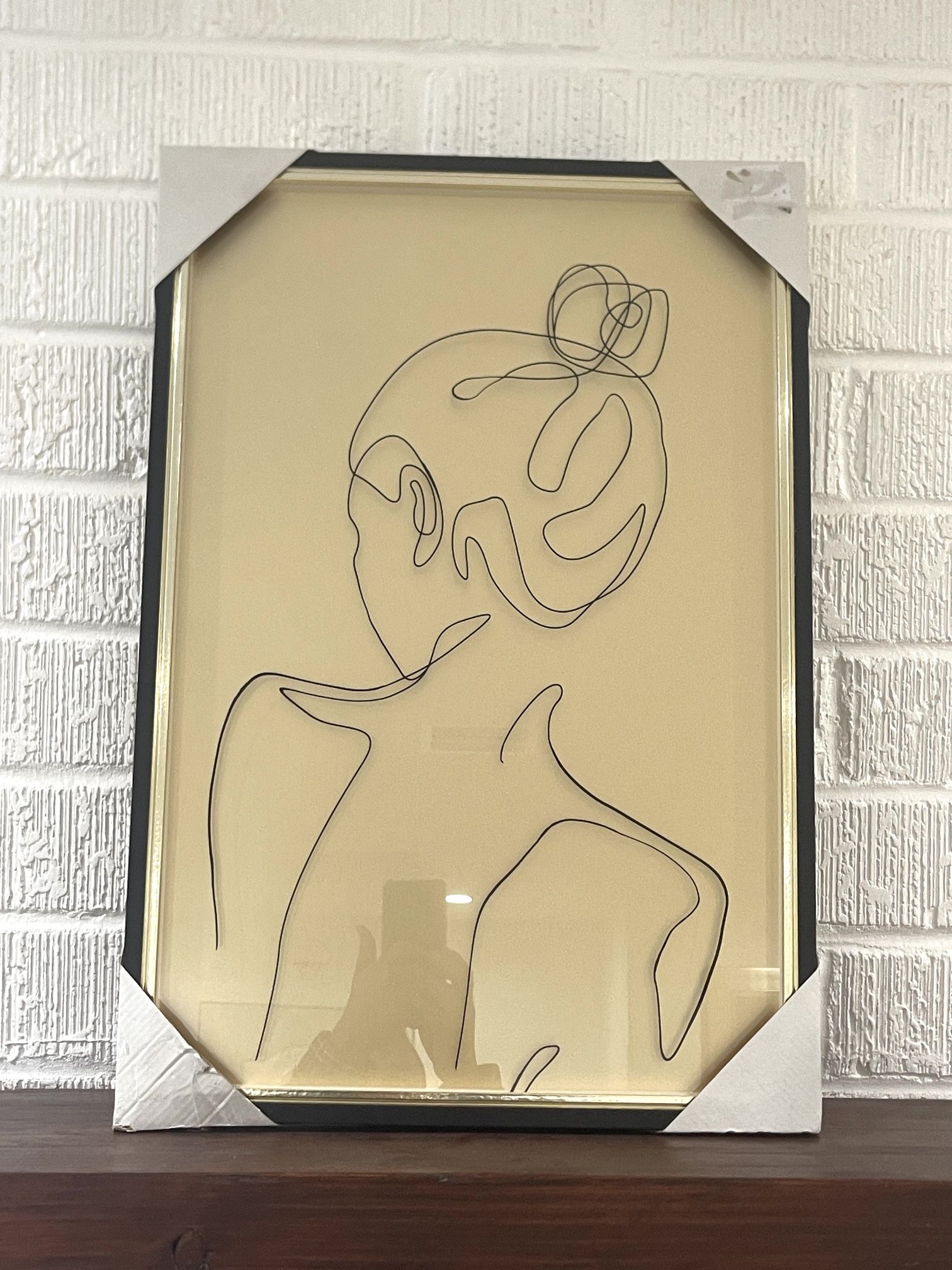 BEAUTIFUL GOLD ART FRAME 17” X 25” ( BRAND NEW)