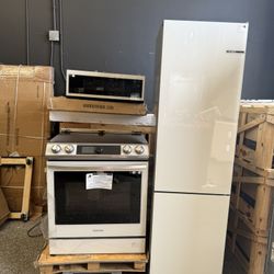 New Samsung Bespoke Kitchen Set 