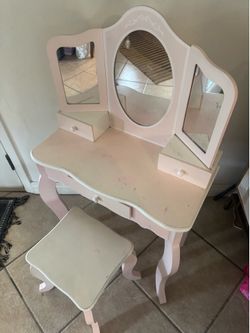Girls vanity