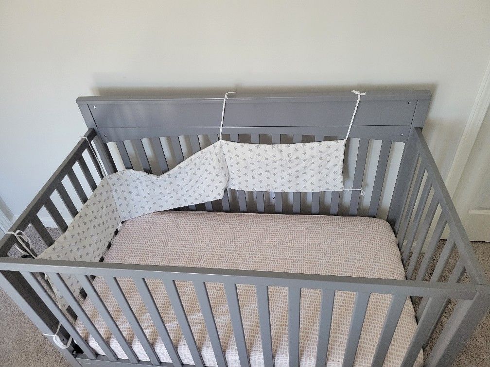 Baby Crib With Waterproof Sheets