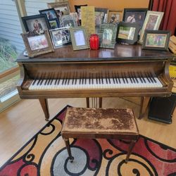 Grand PIANO