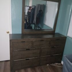 Dresser  Mirror  W / Dresser