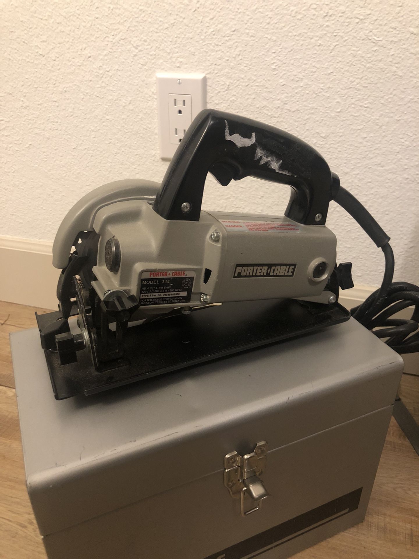 Porter Cable 314 41/2" Trim Saw Worm Drive Type 5 with Metal Case for