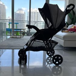 Kolkraft Free Stand 1 Hand Fold Stroller