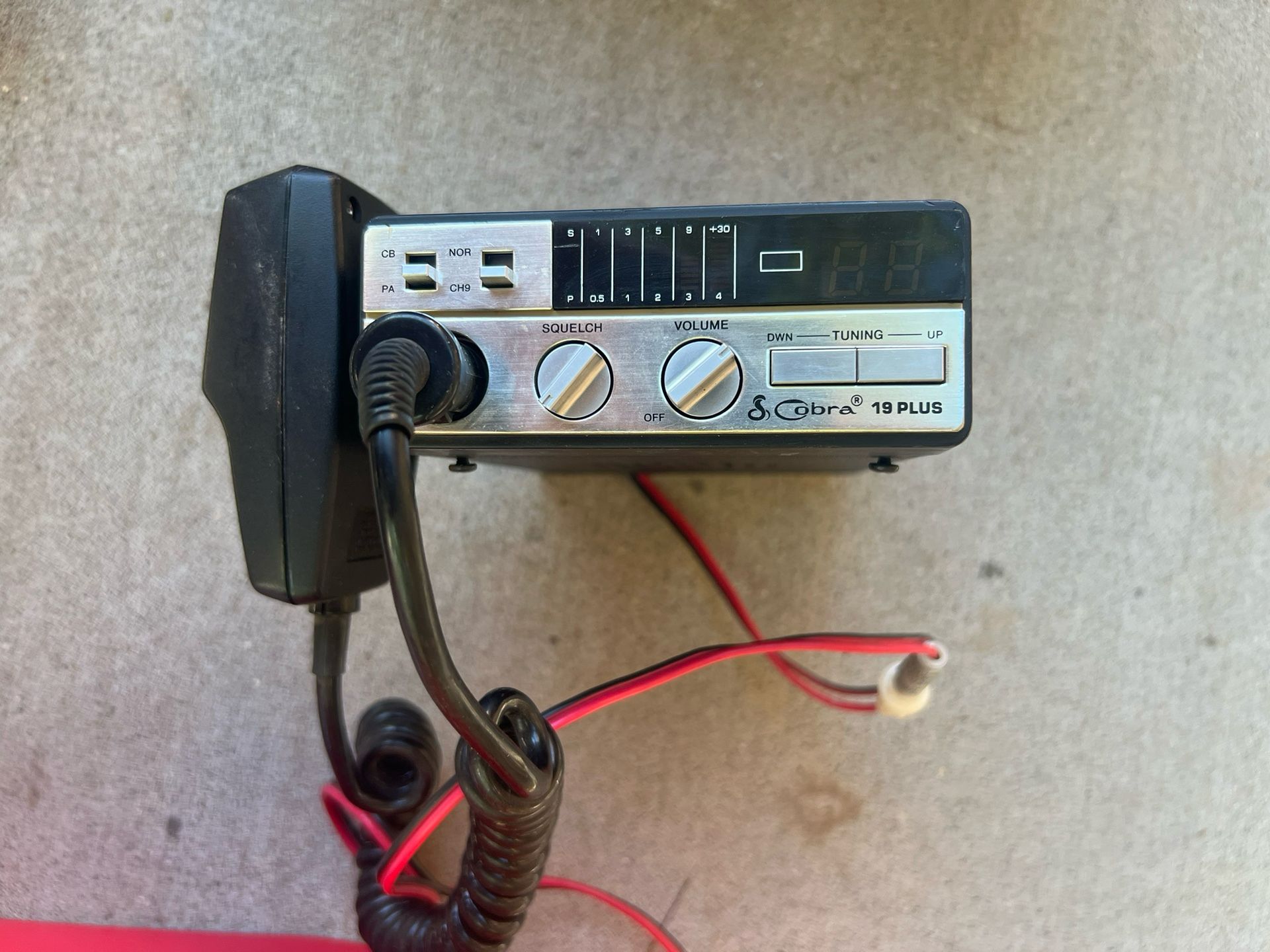 Cobra 19 Plus 40 Channel CB Radio Transceiver With Microphone 