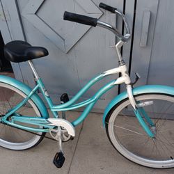 ELECTRA. Beach Cruiser.      26"tires 