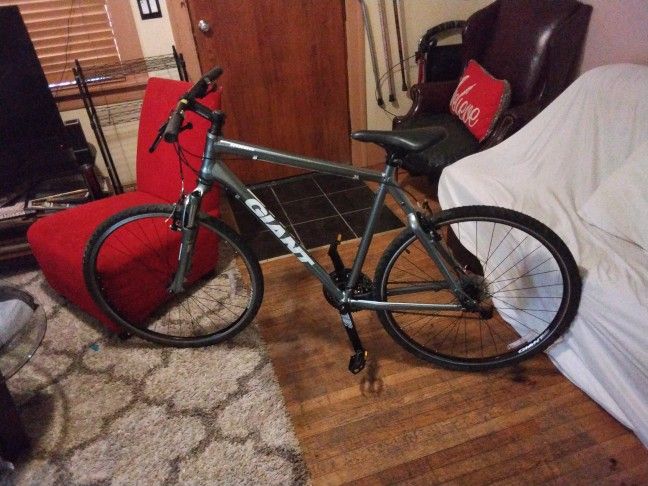 GIANT MOUNTAINS BIKE (Road Ready) 700c Tires