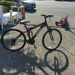 Mongoose Standoff 26 Inch Bike