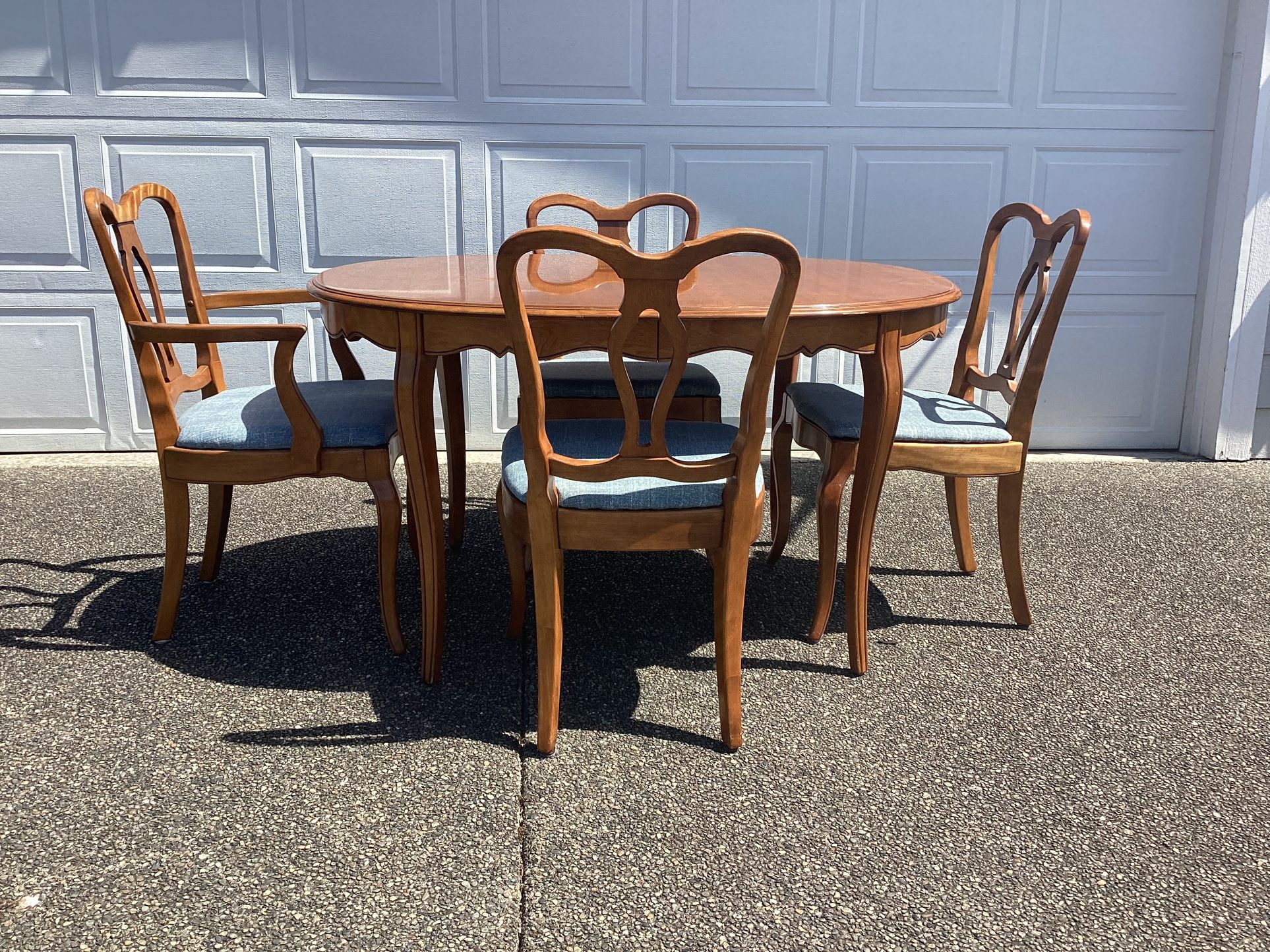 Vintage 1962 Thomasville French Provincial Style Dining Table With 4 Chairs Including 1 Armchair