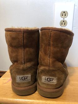 Girl's UGGs boots!!!