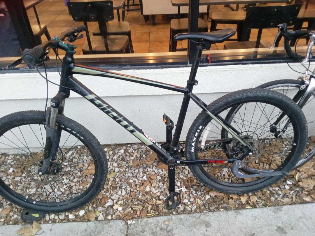 Giant ATX 27.5 Large Frame Bike