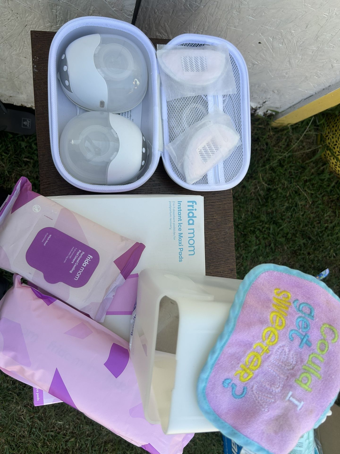 Baby Bundles- Baby Bath , Mobile Breast Pump, Newborn - 3m Clothes