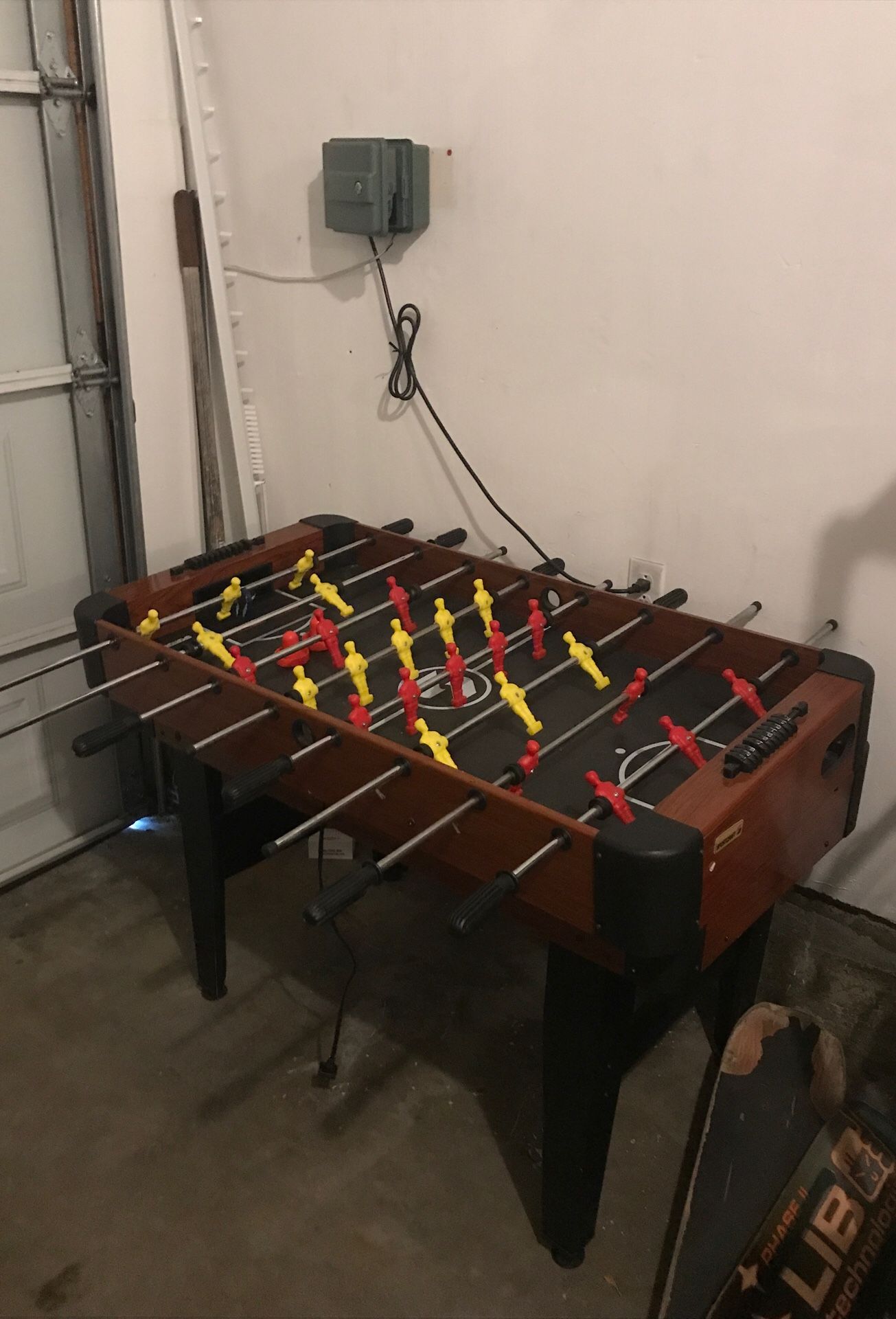 ALL IN ONE FOOSBALL, PING PONG, AND AIR HOCKEY TABLE. NEEDS PICK UPP