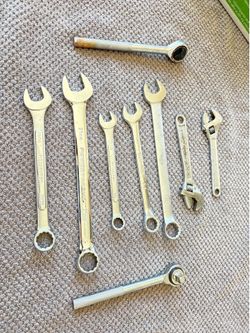 152 sockets and 9 wrenches
