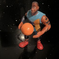Le bron James  (2021 McDonalds Space Jam Happy Meal Figure)