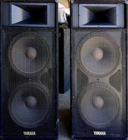 2 Yamaha S215V dual 15" speaker