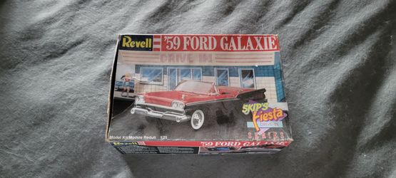 Collectible Car Model 1959 Ford Galaxie Retractable Top 1/24 Scale