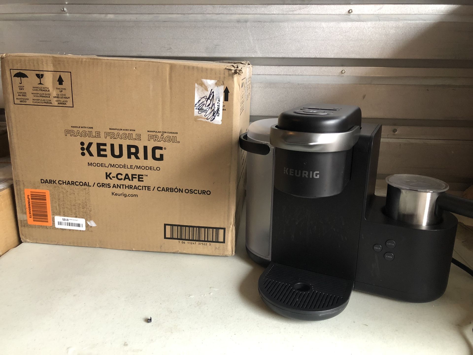 Keurig K-Cafe Single-Serve K-Cup Coffee Maker, Latte Maker and Cappuccino Maker, Comes with Dishwasher Safe Milk Frother, Coffee Shot Capability, Com