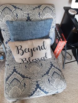 Livingroom sectional and accent chair