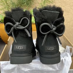 UGG AUTHENTIC WOMENS BAILEY BOW SZ 6,7,8,9 New