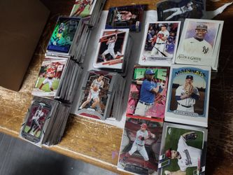 100 Sports Cards For 2$ ... Baseball, BASKETBALL AND Football Available
