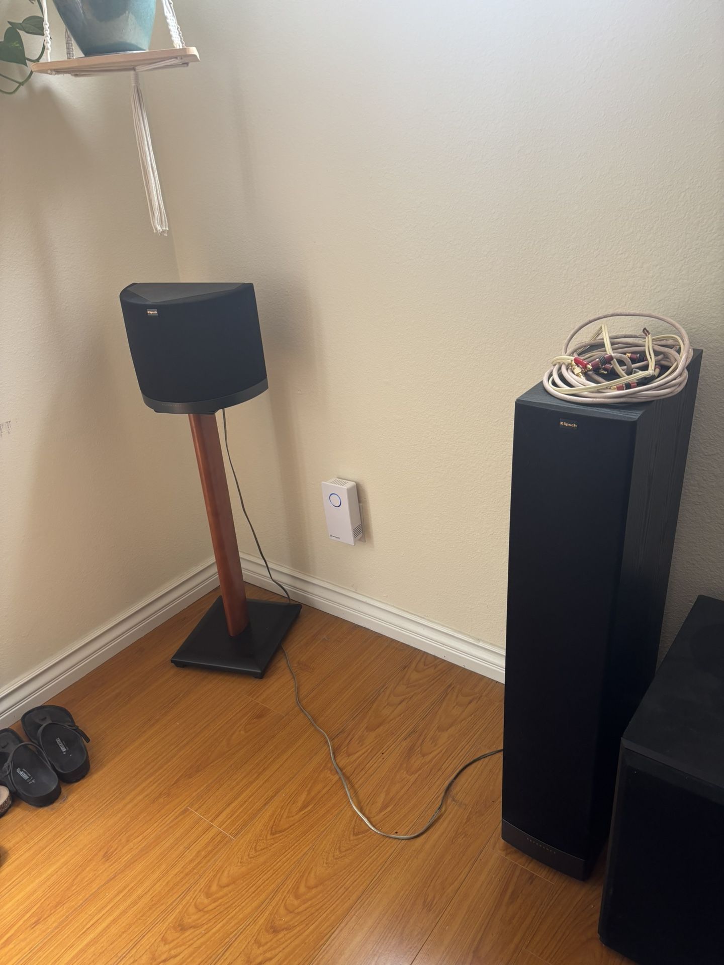 Klipsche Speakers & M/K V75 Sub