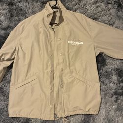 ESSENTIALS BUTTON UP