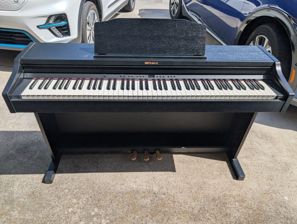 Used Roland RP501R With Roland Adjusting Bench
