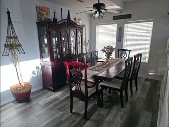 6 chair Dining table & china cabinet $600