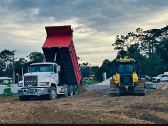 Floridad.. Se lleva relleno para lotes y otros materiales … se limpia lotes ..en cape coral ,,lehgegh,Fortmyer y punta gorda… son 4 camiones se trabaj