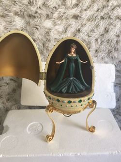 NEW Emerald Princess musical egg