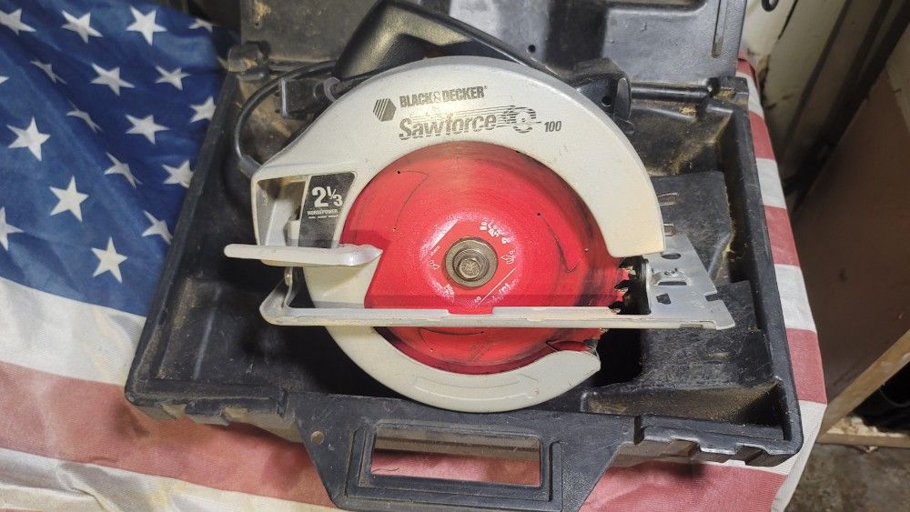 circular saw with 2 blades
