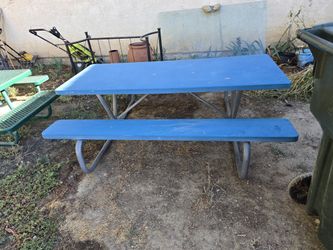Pick Nick Table