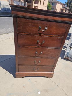 Dresser