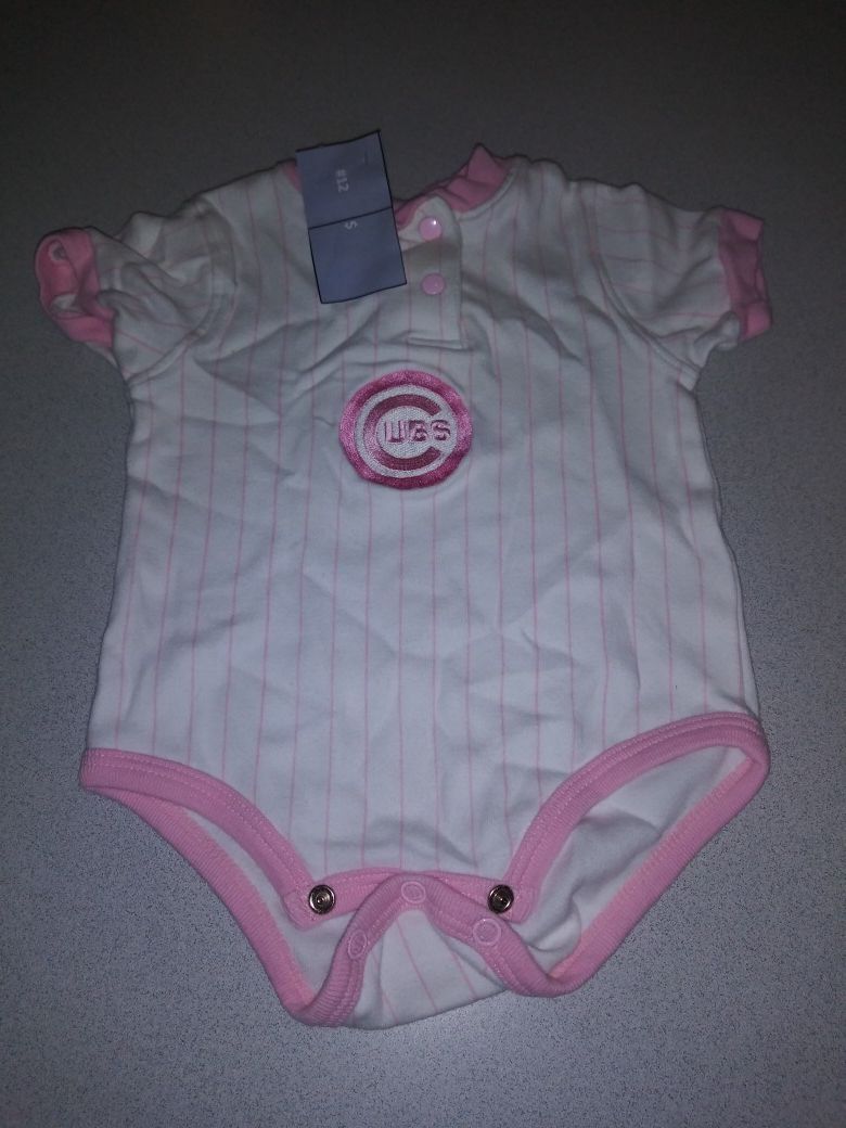 3/6 GIRLS CHICAGO CUBS ONESIE FROM MAJESTIC WITH SEWN ON PATCH NEW WITH TAG