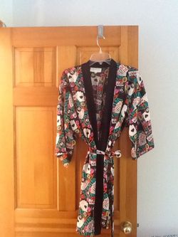 Silk Las Vegas short robe .