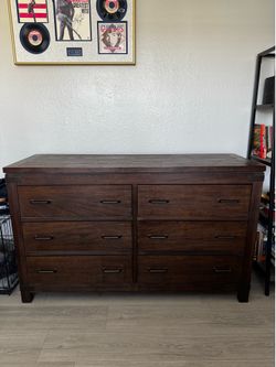 Beautiful Riverside Furniture Co. 6-Drawer Dresser – Quality Solid Wood Piece $250 OBO