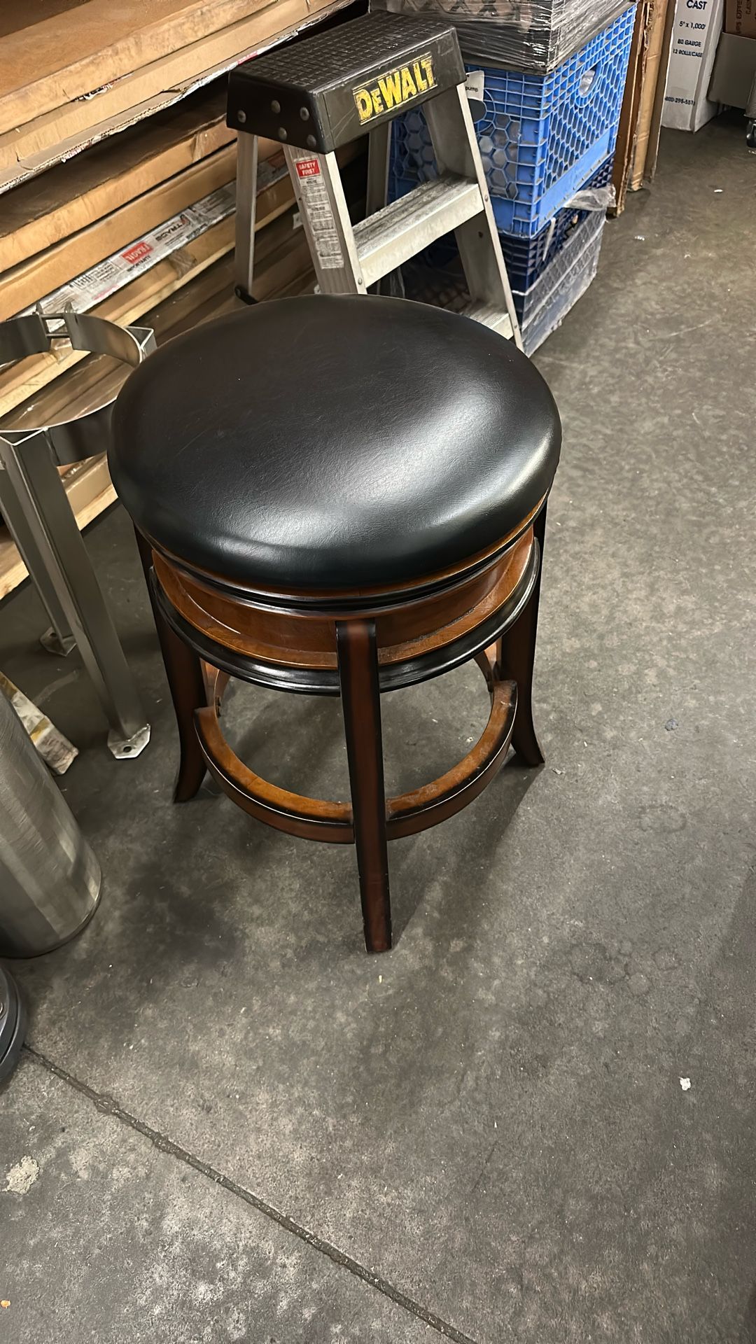 Swivel Stool/Chair