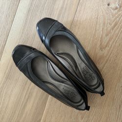 New Women’s Black Flats. 