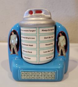 ELVIS PRESLEY SALT & PEPPER SHAKER SET