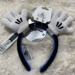 Disney Mickey Gloves interchangeable plush and headband set.Brand new with tags. Shipping available 