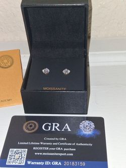 14k gold  moissanite Stud Earrings with GRA Certificate