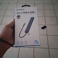 The Aluminum Alloy / 4-in-1 Type-C Hub