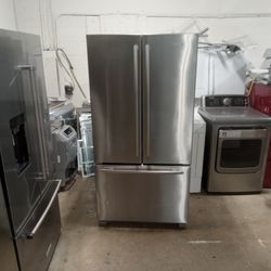 25 Cubic Foot Jenn-Air Counter Depth Bottom Freezer Pull Out Beautiful Comes With Free Delivery Vancouver Area