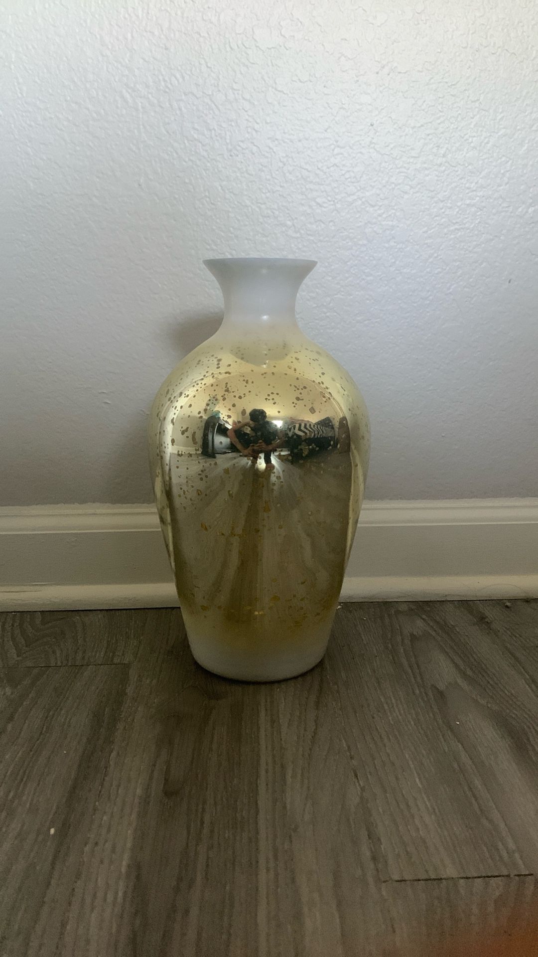 Unused Golden Flower Vase with Dark Brown Accents — Excellent Condition