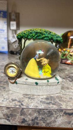 Snow white Irresistibly lovable with clock